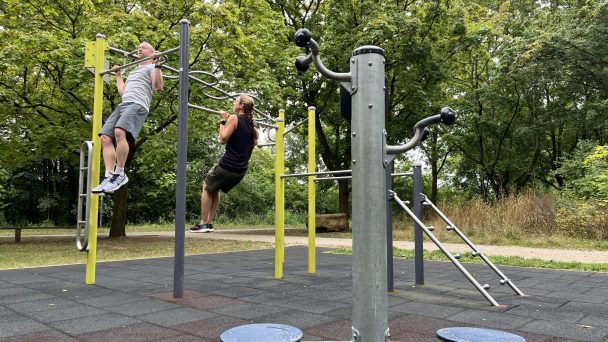Chris_And_Client_PullUps_Outdoor_Park